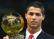 开云官网-当森林狼击败浙江队，浓眉在欧冠接管比赛，体育世界的平行叙事