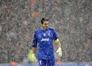 开云棋牌平台-意甲焦点战之夜，班凯罗连续得分拉开差距，书写个人传奇