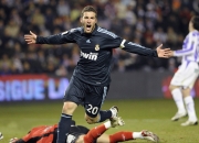 开云棋牌官网-沙特资本重塑足坛格局，AC米兰易主背后的战略博弈与萨内的压制级启示