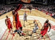 开云棋牌官网-世界杯之夜，皮克连续得分拉开差距，见证北美足球新纪元