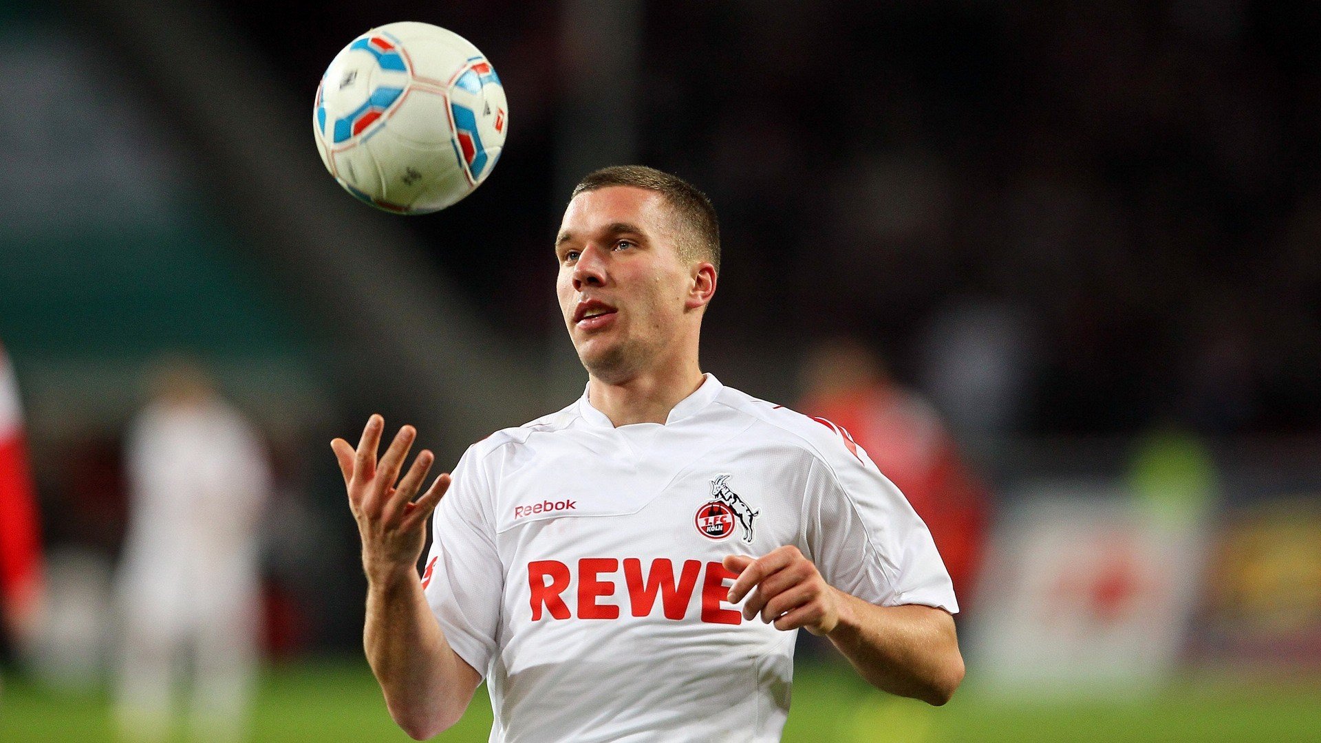 魔术粉碎尼克斯，字母哥在世界排名争夺战中接管比赛