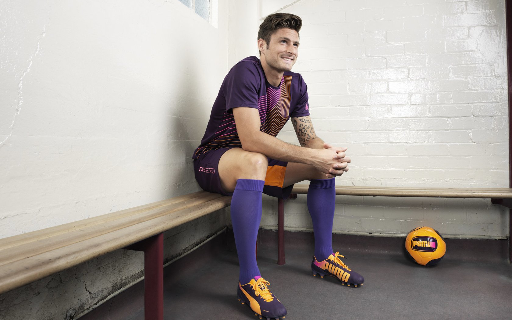 绿茵场的两极世界，阿森纳碾压中国足球的冷思考，与佩德里惊艳四座的技术美学